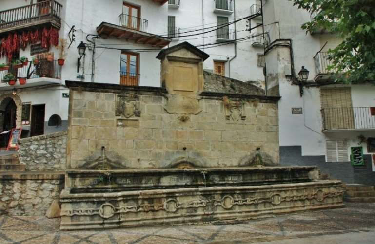 Fuente de las Cadenas