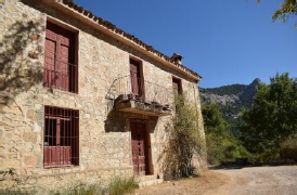 Casa forestal y depósito-balsa del Chorro